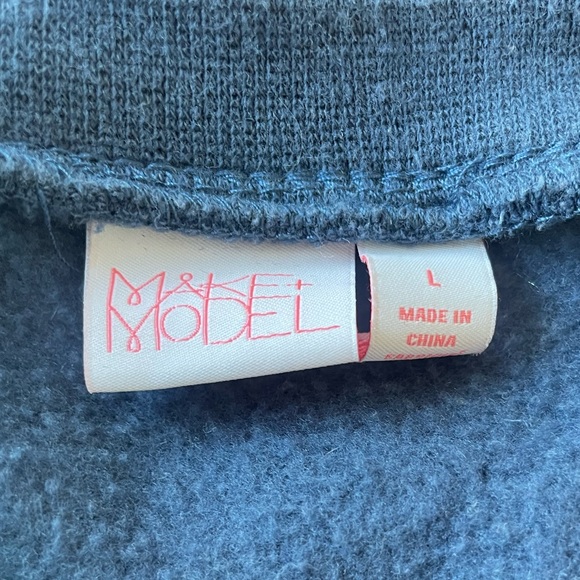 Blue sweater with embroidered flowers on the sleeves. - Picture 2 of 2